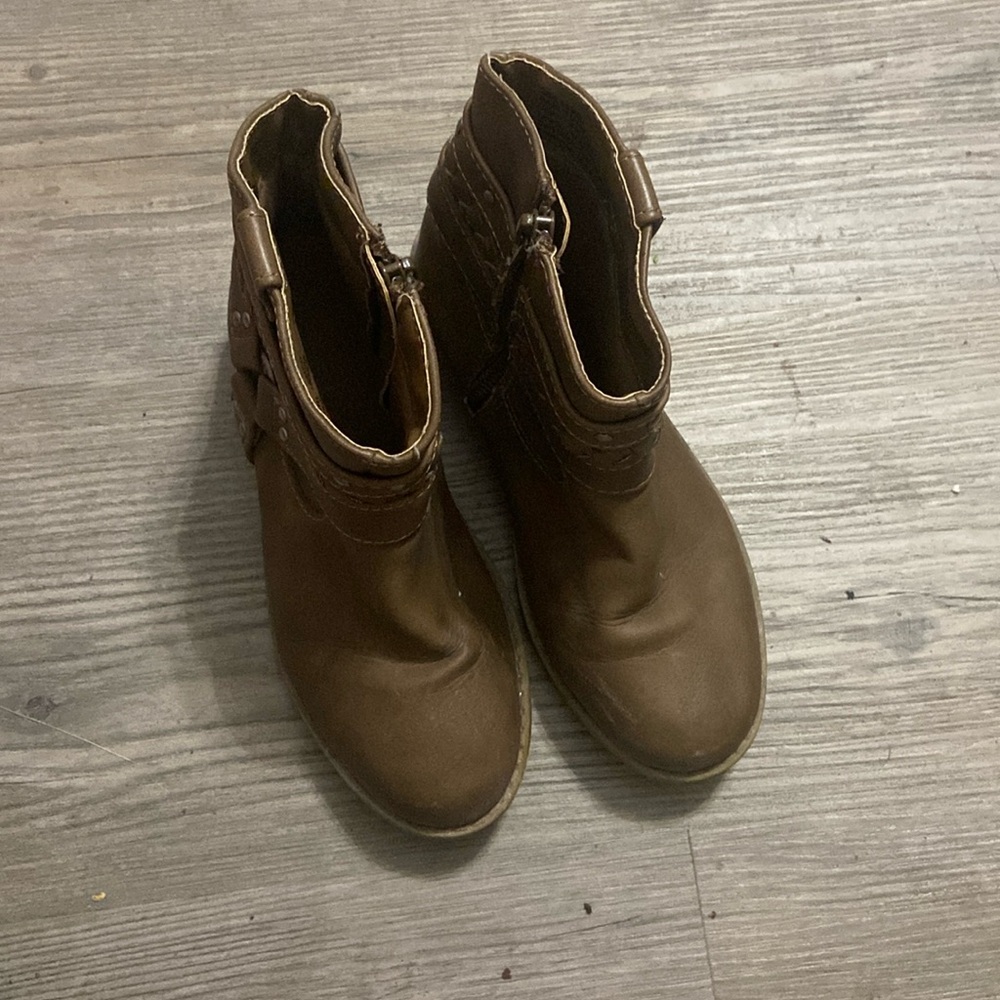 Girls boots